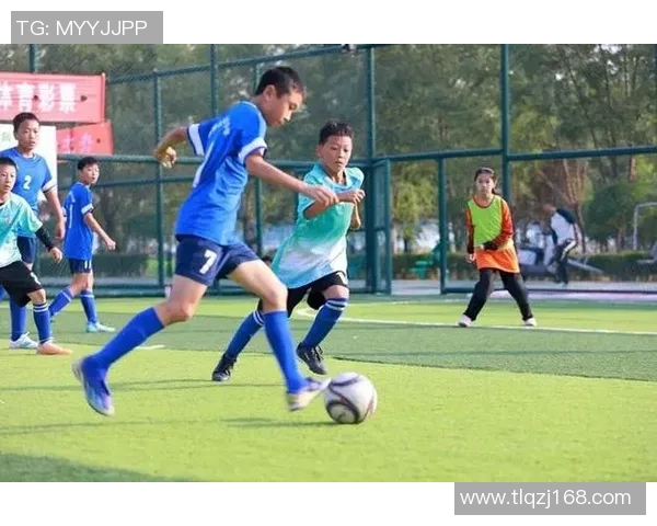 足球球星展现的体育精神与职业素养对青少年成长的积极影响